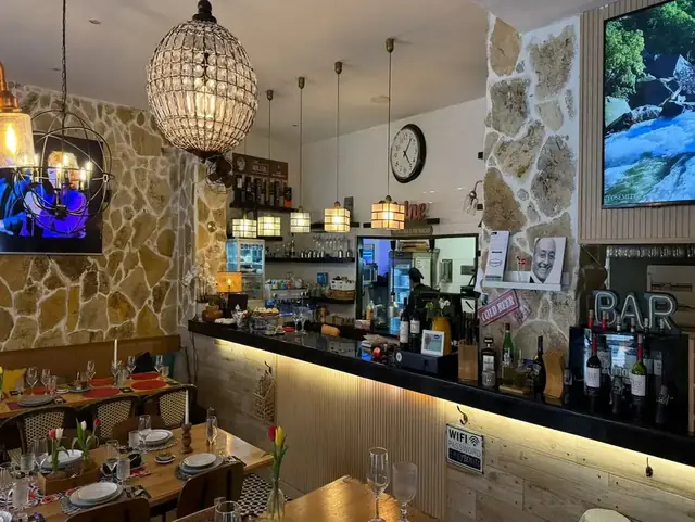 Barra del restaurante Ocampo en Arroyo de la Miel