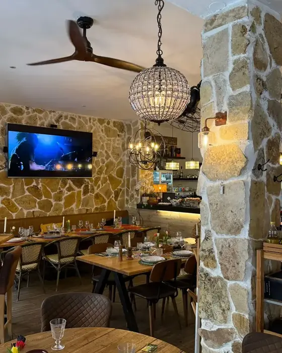 Salón comedor del restaurante Ocampo en Benalmádena